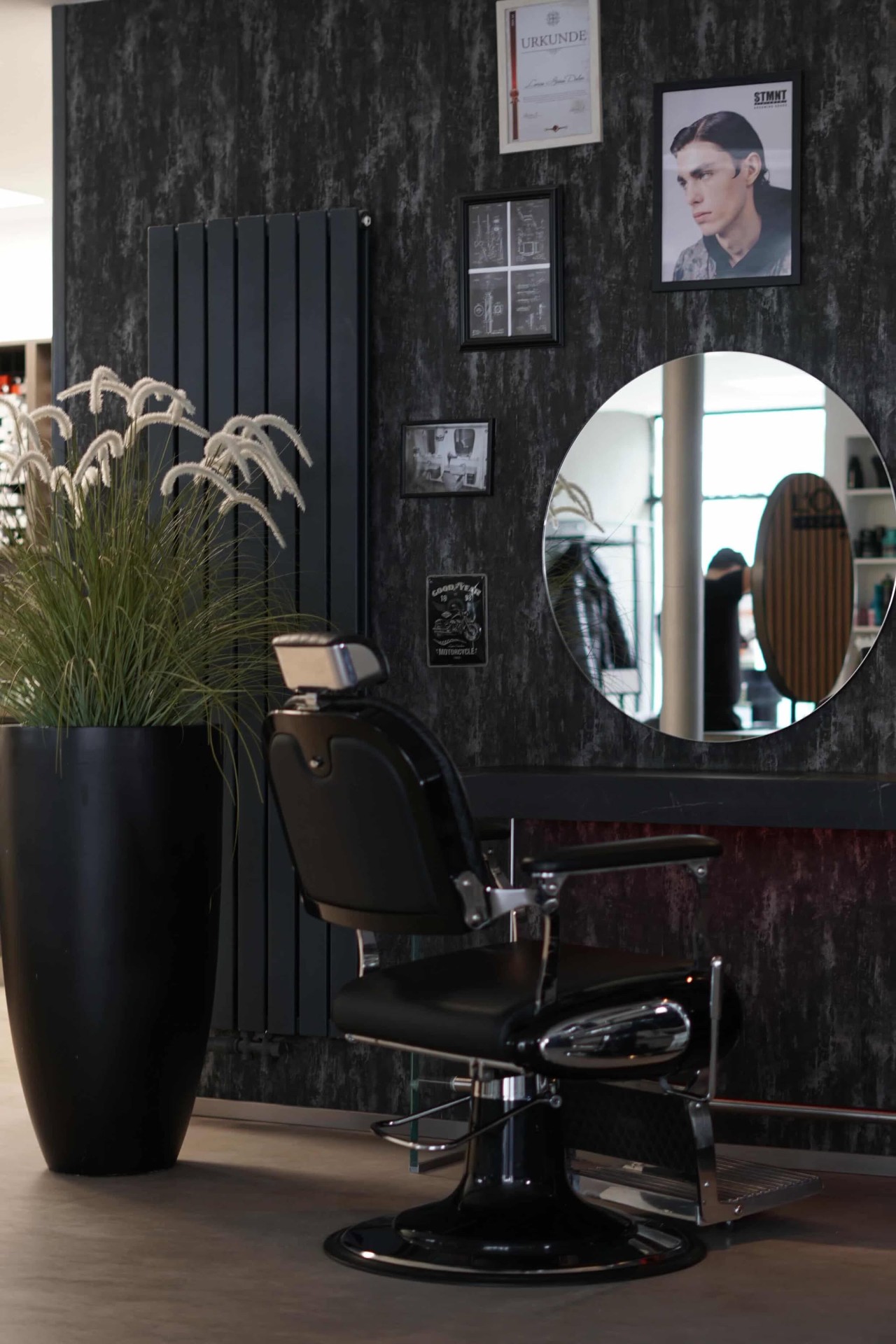 Schwarzer Barberstuhl im Studio